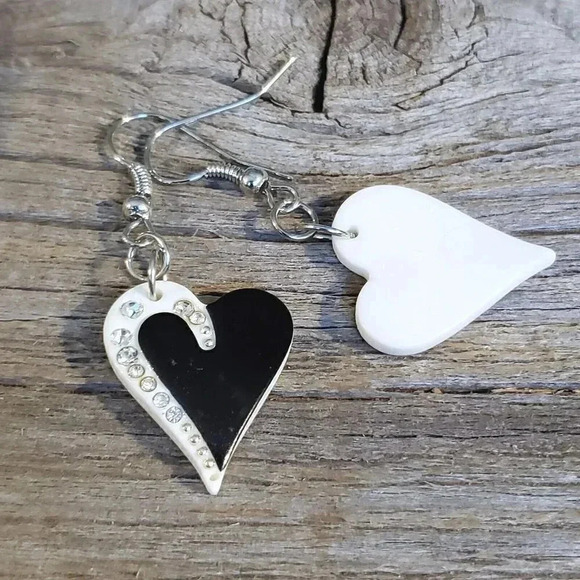 Vintage Y2K White Black Lucite Austrian Crystal Asymmetrical Heart Earrings - Picture 4 of 9